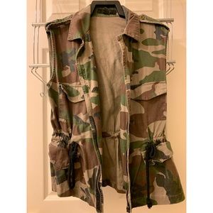 F21 Camouflage Vest